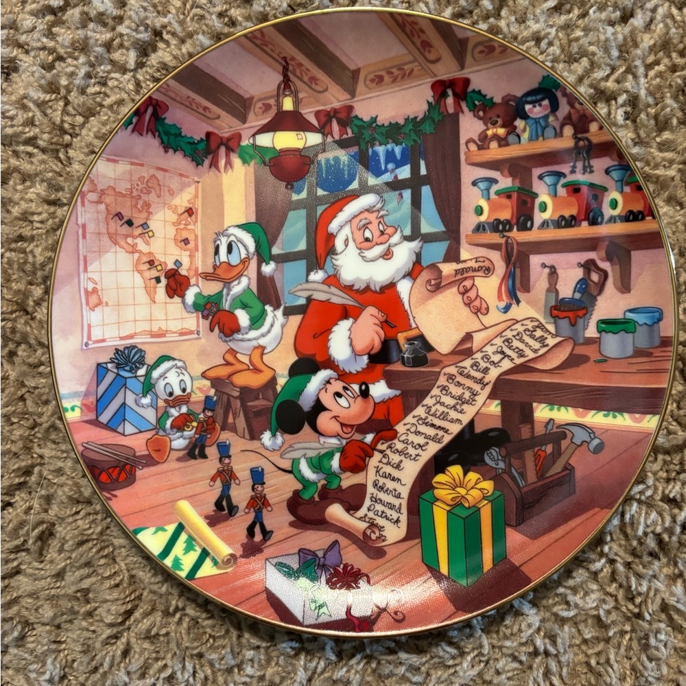 Bradford Exchange Disney Holiday set of 2 Decorative Plates